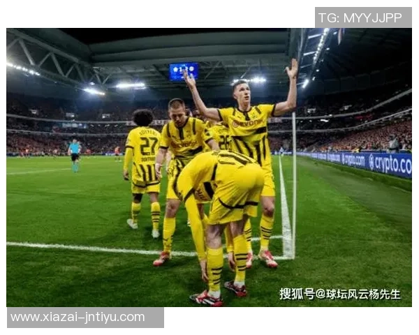 多特蒙德半场领先斯图加特埃姆雷詹点球破门拜尔补射得分