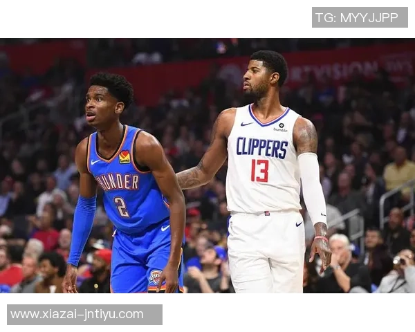 亚历山大叔叔与保罗共同见证CP4比赛的激动时刻