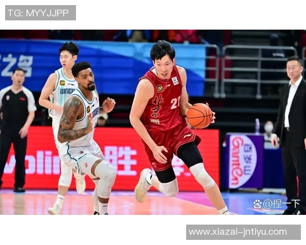 周琦内线强攻首开记录展现实力随即再度发力制造杀伤